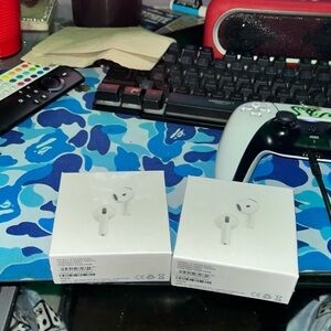 Apple White Earbuds in Box Set